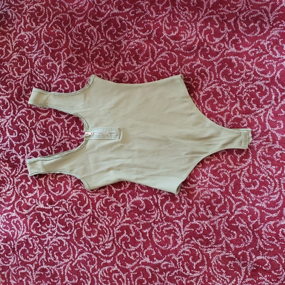 NWT Cupshe Bodysuit Green One-Piece Scoup Neck Sleeveless Snap Crotch Size M